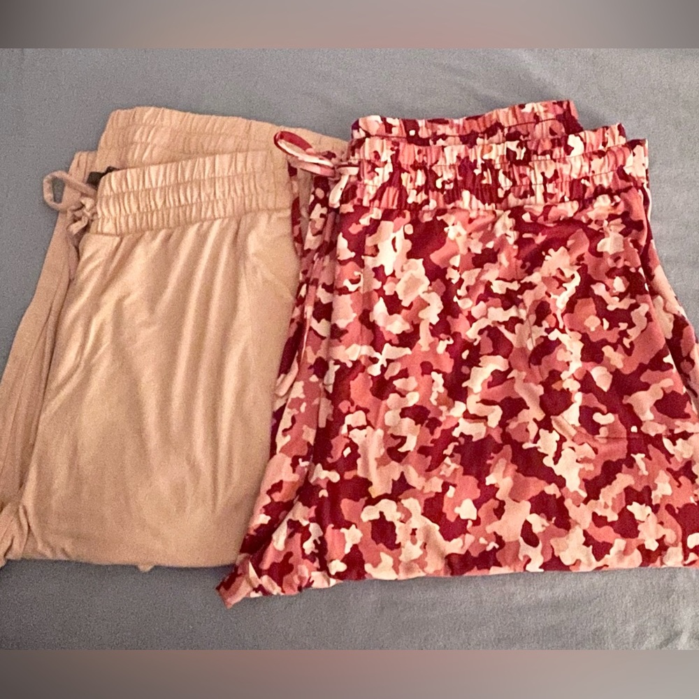2 Pair!! AnyBody (QVC) blush peach & berry camo jogger/lounge pants size 3XT.